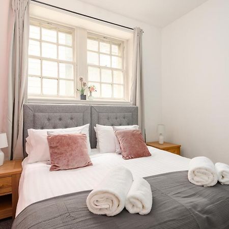 2 Bedroom Royal Mile Apartment Edimburgo Esterno foto